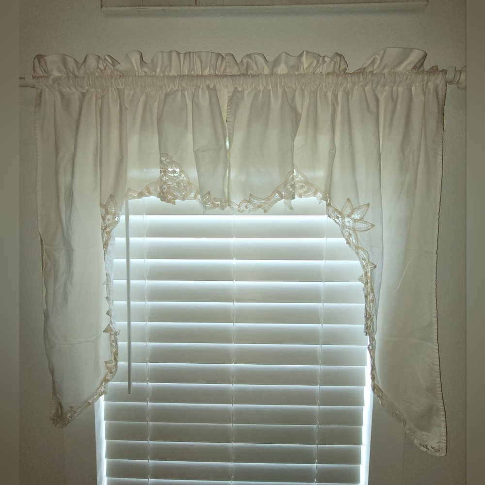 Ecru Cotton Battenberg Lace Valance